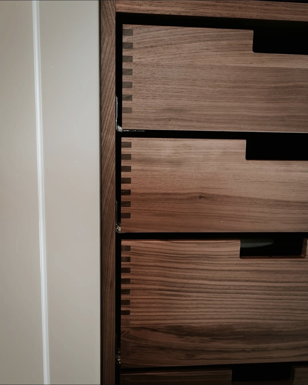 Detalj — sinkade lådfronter